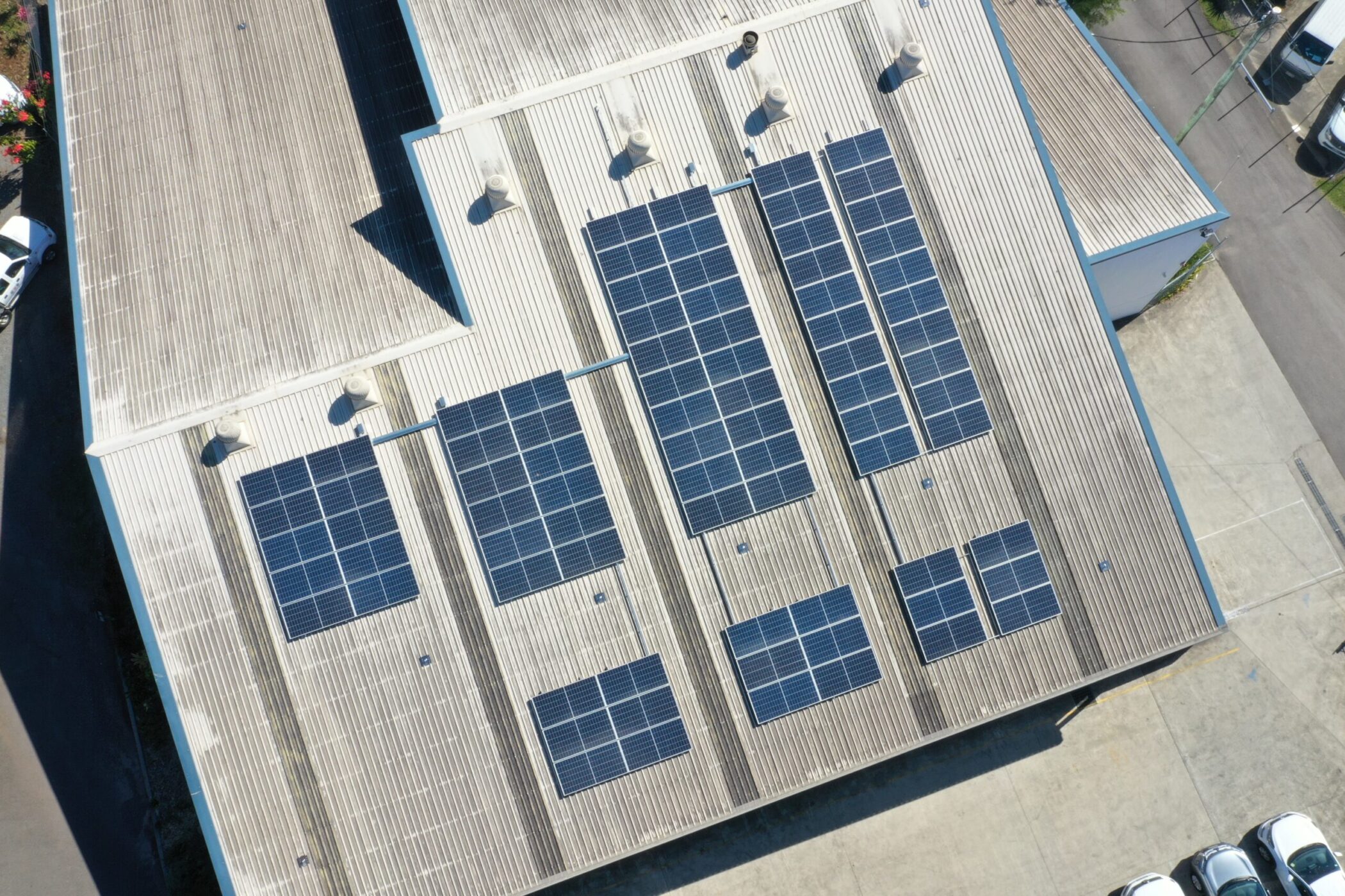 Commercial solar installation by sunlogics